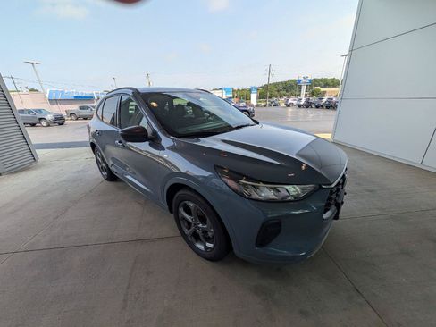 Used 2024 Ford Escape ST-Line FWD image 3