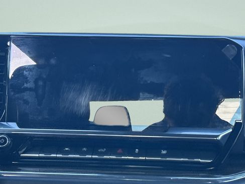 Used 2024 Chevrolet Silverado 1500 LT image 18