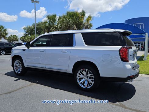 Used 2021 GMC Yukon XL Denali w/ Denali Premium Package RWD image 3