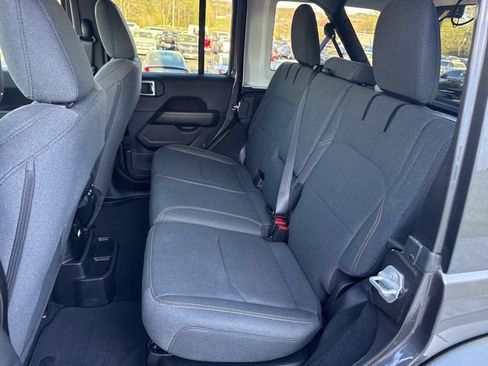 Used 2025 Jeep Wrangler Unlimited Sahara image 16