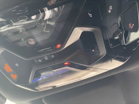 Used 2025 BMW 740i xDrive image 31