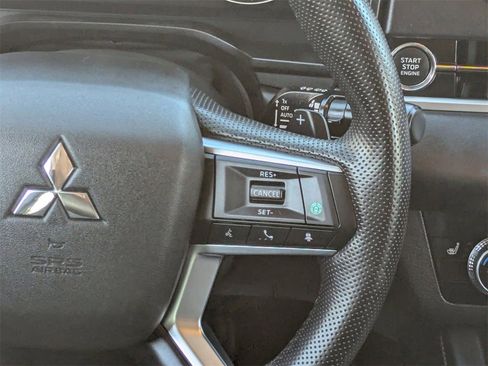 Used 2024 Mitsubishi Outlander AWD image 18