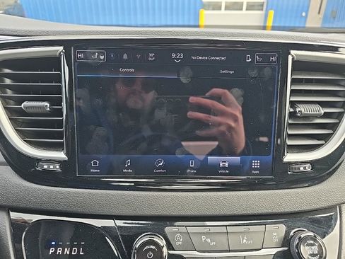 Used 2025 Chrysler Pacifica Select FWD image 22