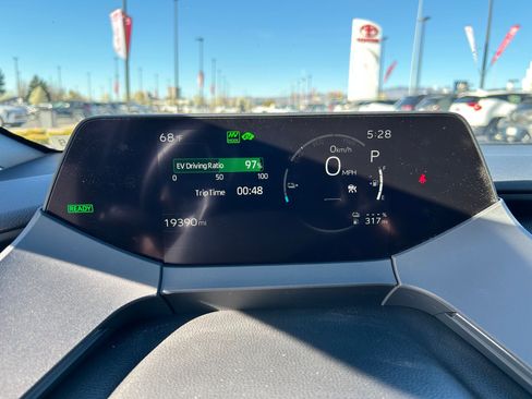 Used 2025 Toyota Prius Plug-In Hybrid image 15