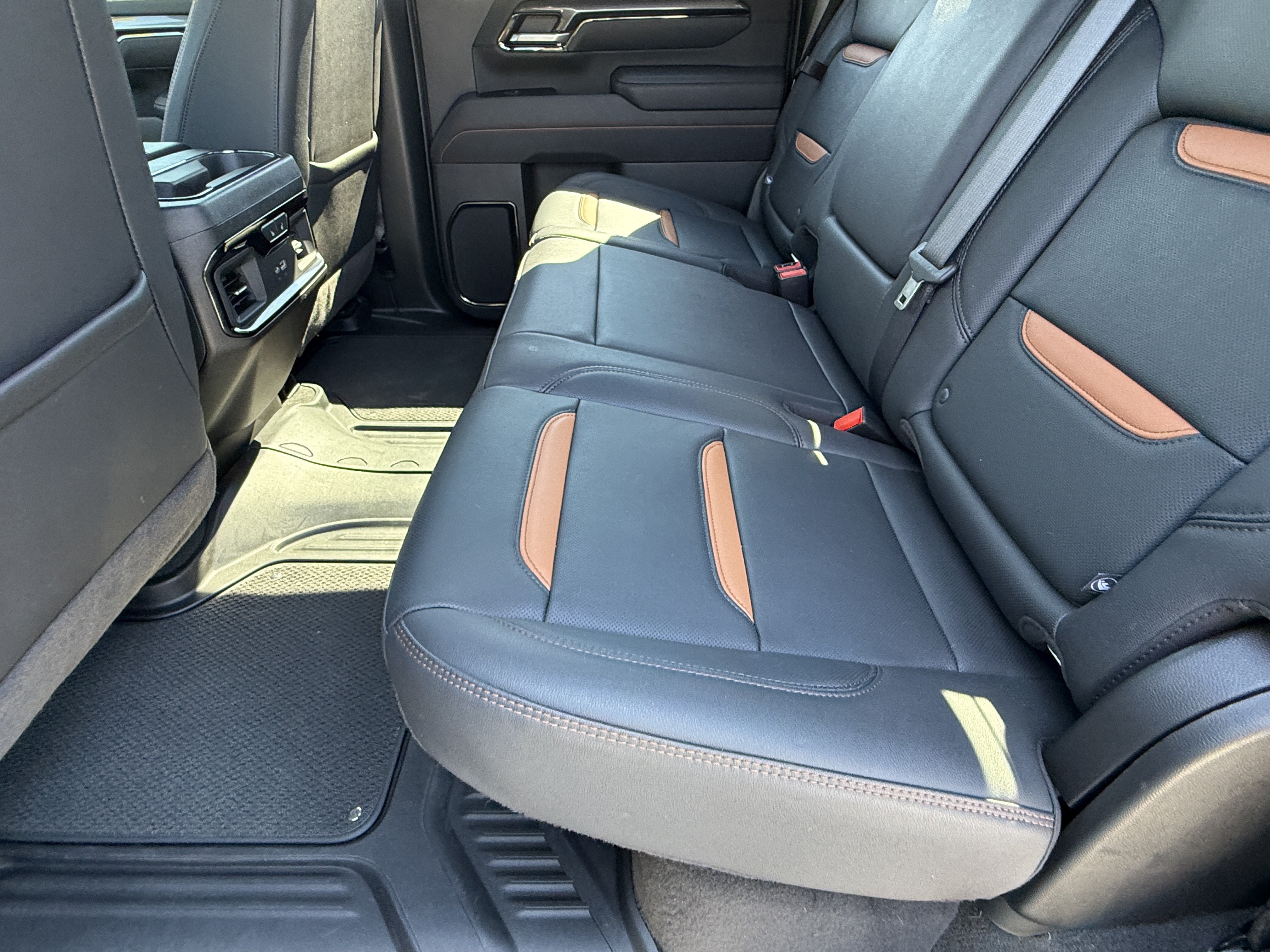 Used 2025 GMC Sierra 2500 AT4 w/ AT4 Premium Plus Package AWD/4WD image 16