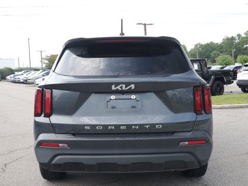 Used 2022 Kia Sorento LX FWD image 3