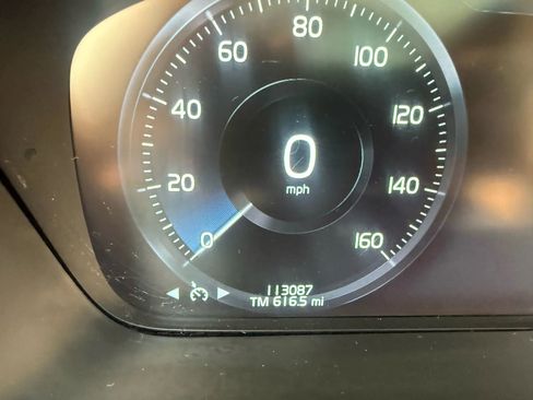 Used 2016 Volvo XC90 T6 Momentum image 11