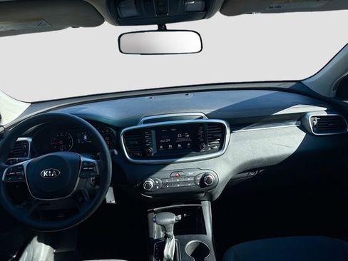 Used 2019 Kia Sorento L image 15