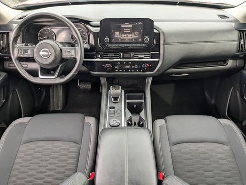 Used 2025 Nissan Pathfinder SV image 16