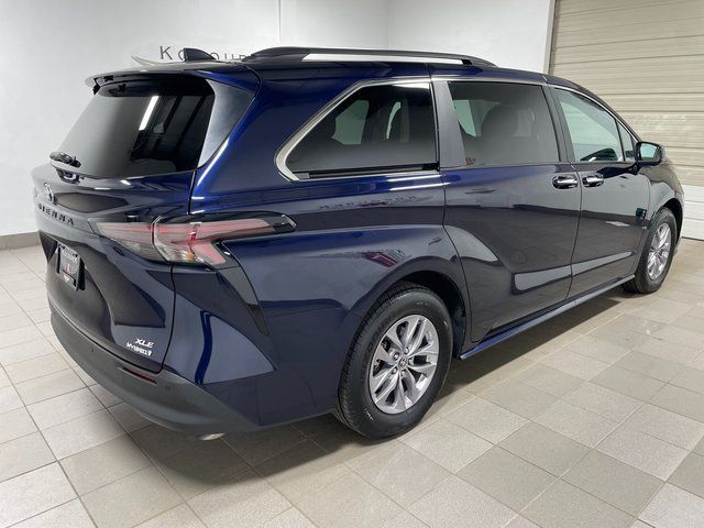 Used 2024 Toyota Sienna XLE w/ XLE Plus Package AWD/4WD image 6
