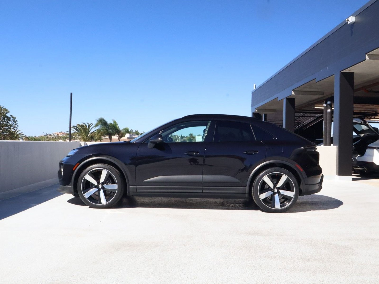 Certified 2024 Porsche Macan 4 Electric AWD/4WD image 2