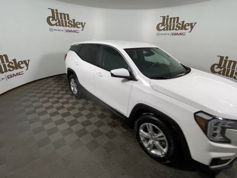 Used 2023 GMC Terrain SLE image 2