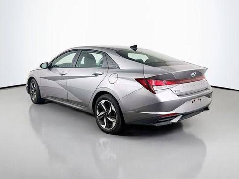 Used 2023 Hyundai Elantra SEL w/ Convenience Package FWD image 4