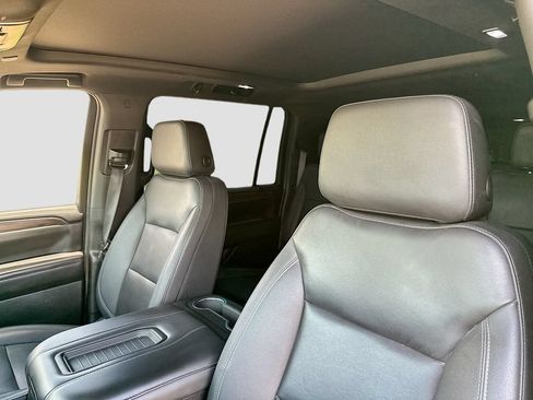 Used 2023 Chevrolet Suburban Z71 w/ Z71 Off-Road Package AWD/4WD image 13