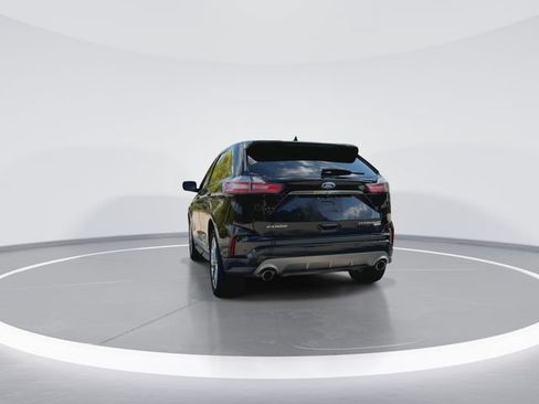 Used 2020 Ford Edge Titanium w/ Equipment Group 301A FWD image 7
