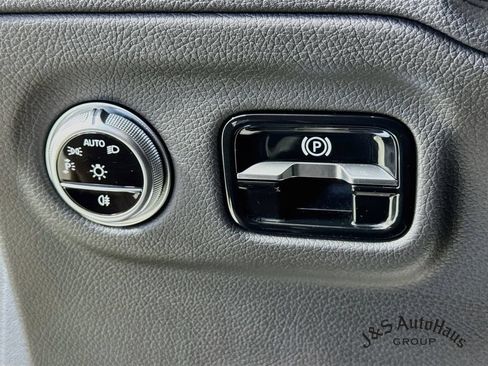 Used 2023 Mercedes-Benz EQS 450+ SUV image 10