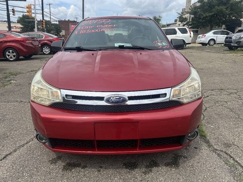 Used 2010 Ford Focus SE FWD image 2