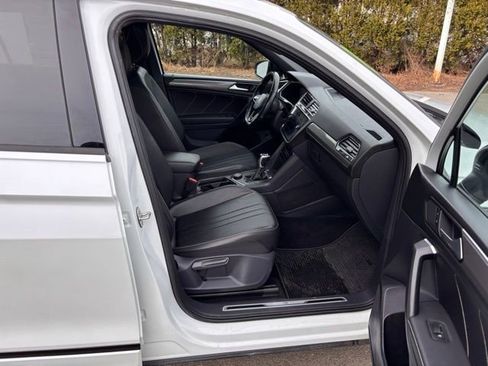 Used 2022 Volkswagen Tiguan SE R-Line image 11
