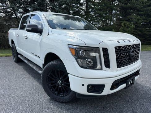Used 2018 Nissan Titan SL w/ Midnight Edition image 3
