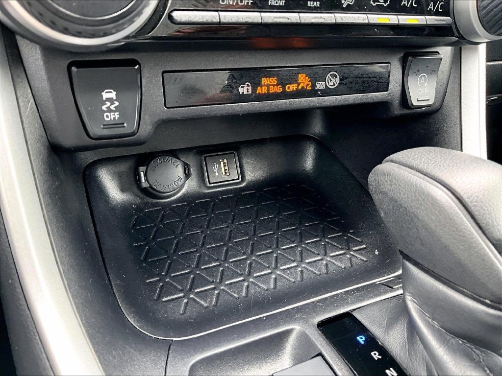 Used 2025 Toyota RAV4 LE AWD/4WD image 27