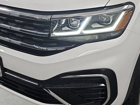 Used 2022 Volkswagen Atlas Cross Sport SEL R-Line AWD/4WD image 33