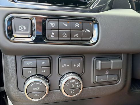 New 2026 GMC Yukon XL AT4 Ultimate AWD/4WD image 24