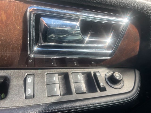 Used 2017 Lincoln Navigator L Select RWD image 18