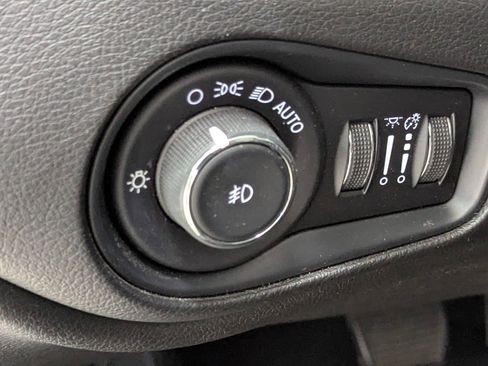 Used 2021 Jeep Renegade Latitude image 18