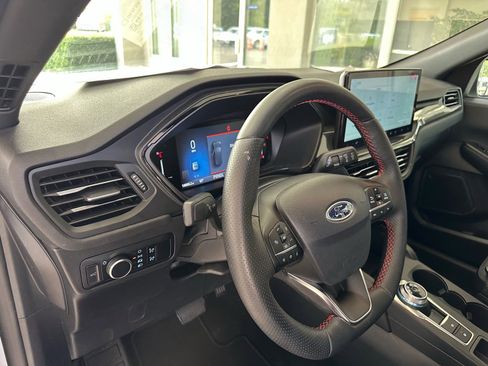 Used 2025 Ford Escape ST-Line w/ Tech Pack #1 FWD image 19