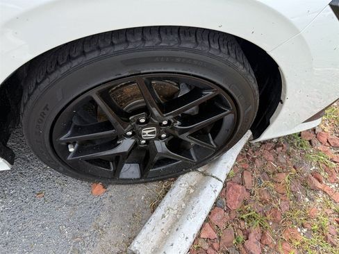 Used 2023 Honda Civic Sport image 6