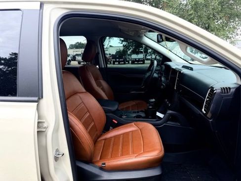 Used 2025 Ford Ranger XLT AWD/4WD image 11
