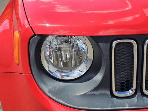 Used 2016 Jeep Renegade Latitude w/ Popular Equipment Group image 4