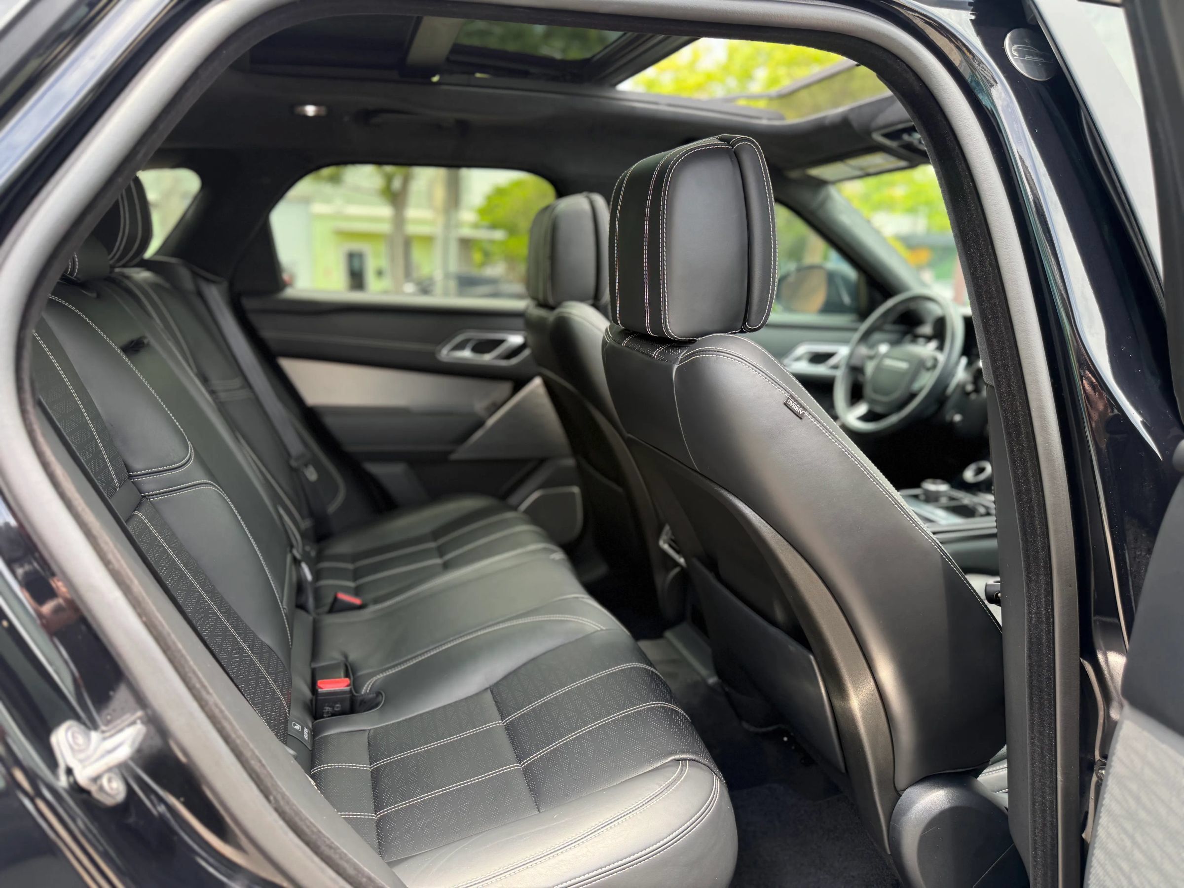 Used 2018 Land Rover Range Rover Velar R-Dynamic HSE AWD/4WD image 14