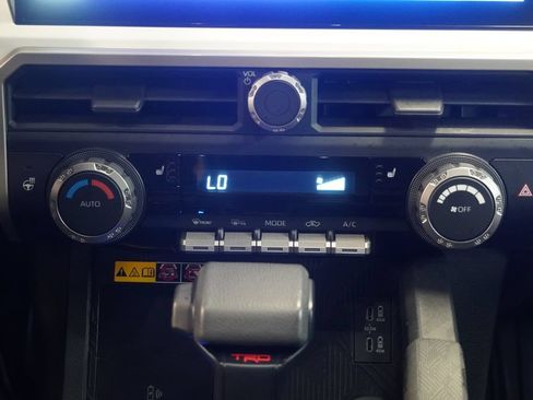 Used 2024 Toyota Tacoma TRD Off-Road w/ TRD Off Road Upgrade Package AWD/4WD image 20