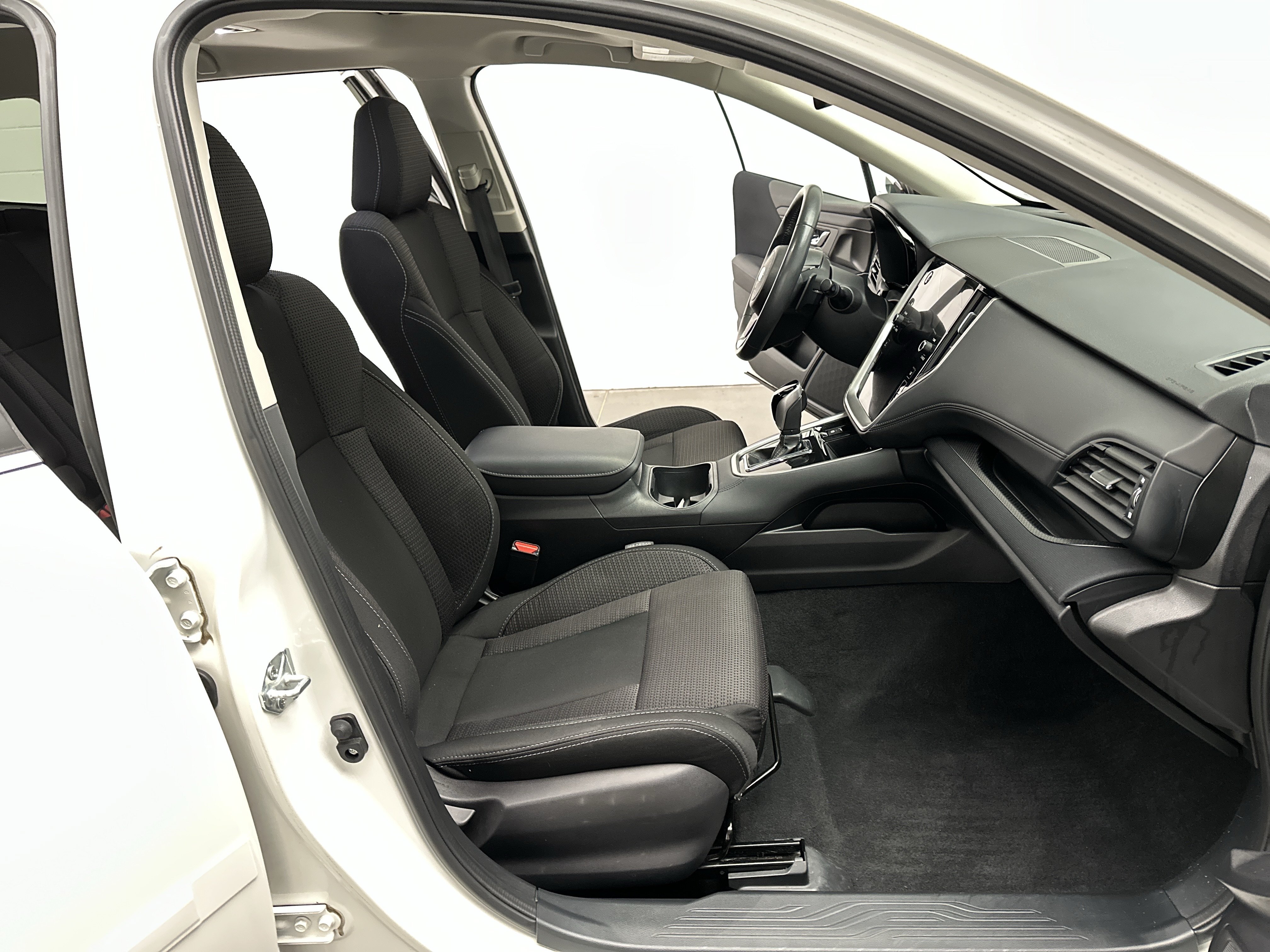 Used 2025 Subaru Outback Premium AWD/4WD image 22