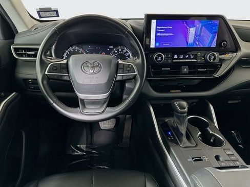 Used 2023 Toyota Highlander XLE FWD image 24