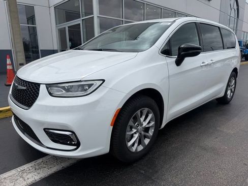 New 2026 Chrysler Pacifica Select AWD/4WD image 4