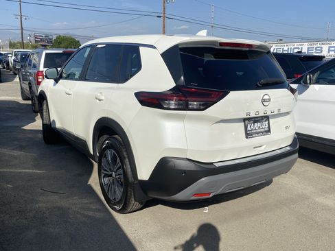 Used 2023 Nissan Rogue SV FWD image 9