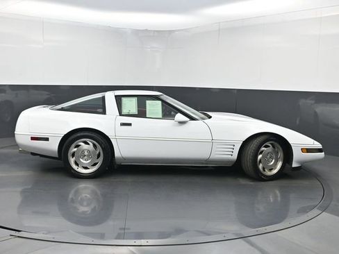 Used 1994 Chevrolet Corvette Coupe RWD image 2