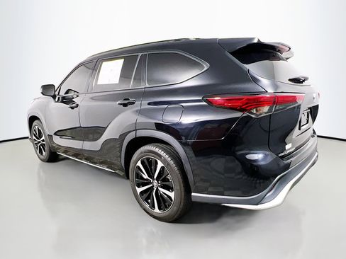 Used 2022 Toyota Highlander XSE image 8