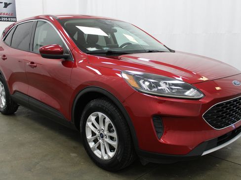 Used 2020 Ford Escape SE image 4