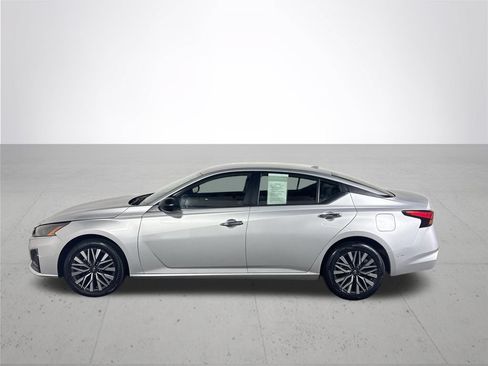 Used 2024 Nissan Altima 2.5 SV AWD/4WD image 9