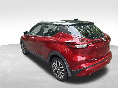 Used 2021 Nissan Kicks SV FWD image 3