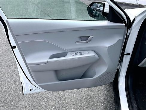 Used 2025 Hyundai Kona SEL AWD/4WD image 9
