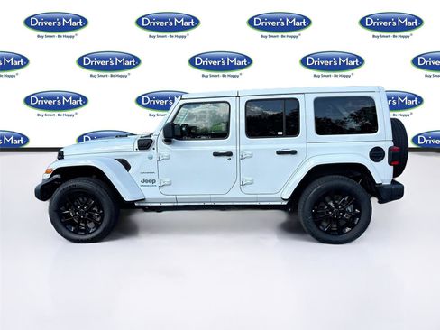 Used 2024 Jeep Wrangler Unlimited Sahara AWD/4WD image 4