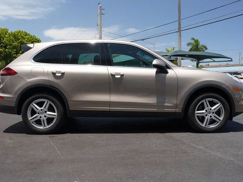 Used 2016 Porsche Cayenne AWD/4WD image 17
