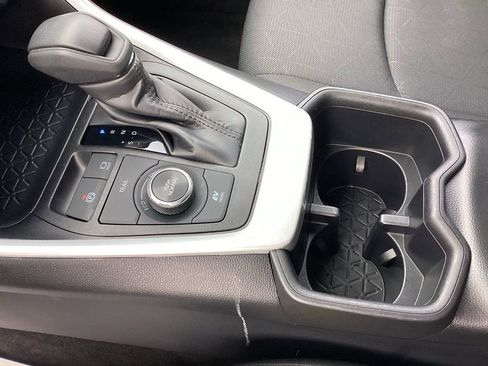 Used 2025 Toyota RAV4 XLE image 27