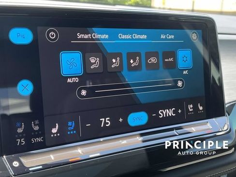 Certified 2024 Volkswagen Atlas Cross Sport SE FWD image 25