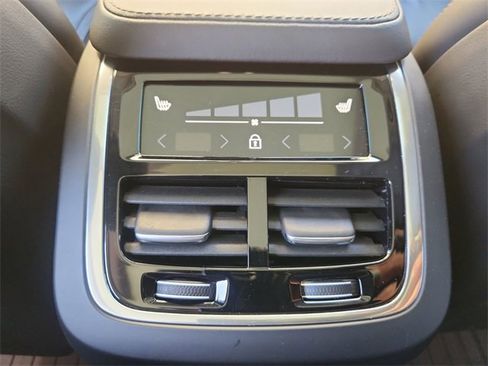 Used 2024 Volvo XC90 B6 Ultimate w/ Protection Package Premier image 21