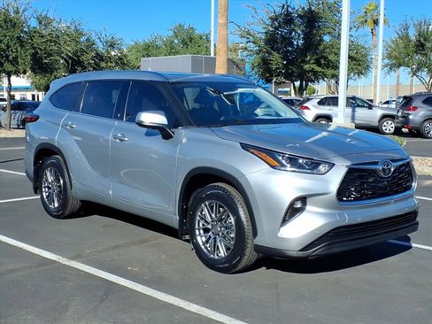 Used 2022 Toyota Highlander Limited image 5